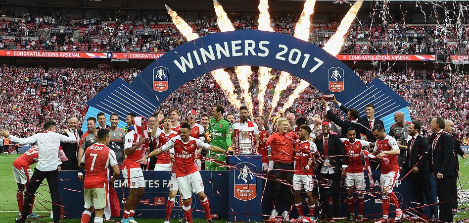 El máximo accionista del Arsenal ofrece 592 millones para alcanzar el 97% del club